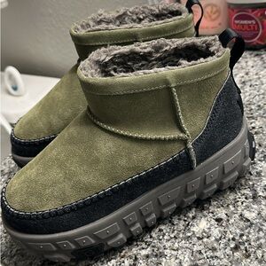 Ugg snow/hiking boots